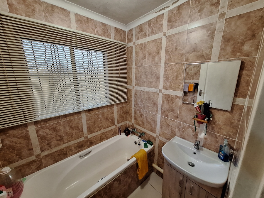 3 Bedroom Property for Sale in Protea Glen Gauteng
