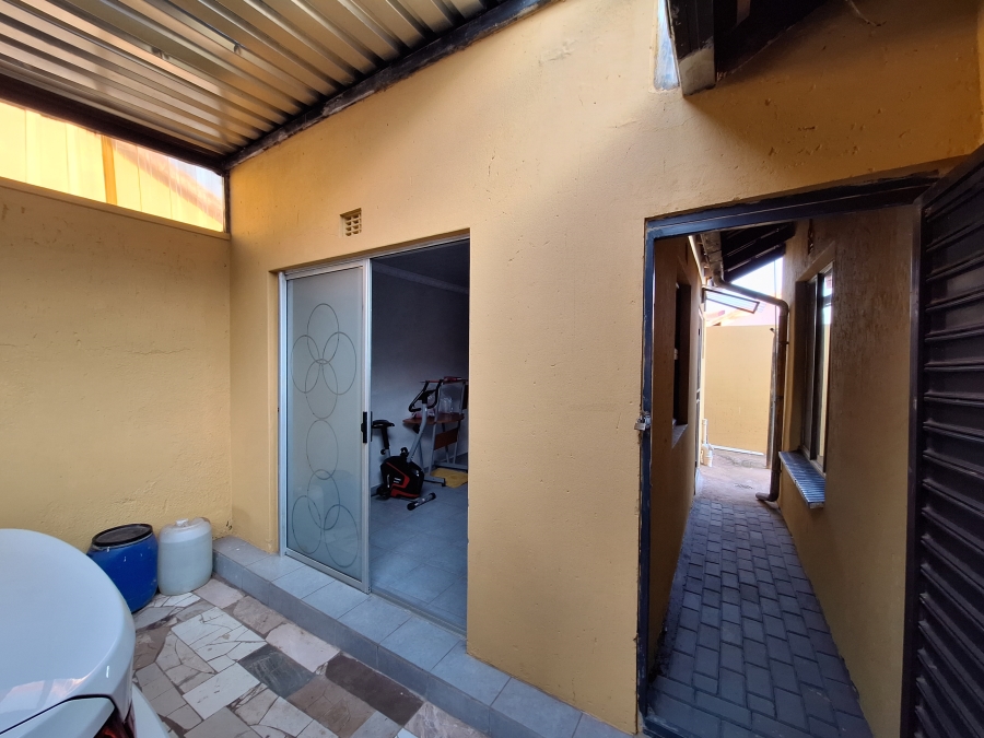 3 Bedroom Property for Sale in Protea Glen Gauteng