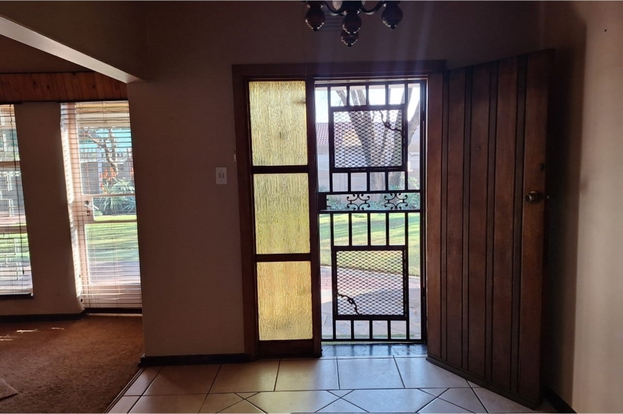 4 Bedroom Property for Sale in Vanderbijlpark SE 7 Gauteng