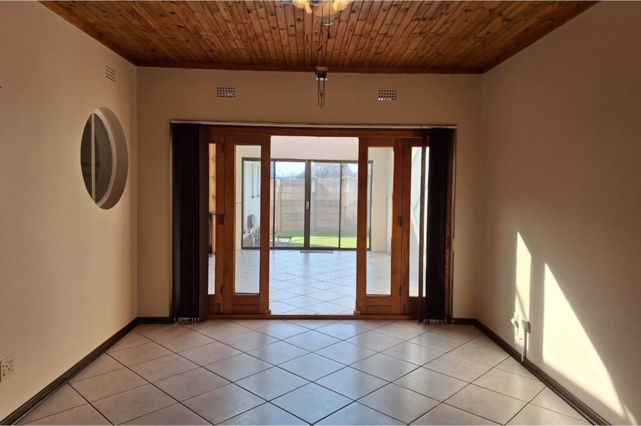 4 Bedroom Property for Sale in Vanderbijlpark SE 7 Gauteng