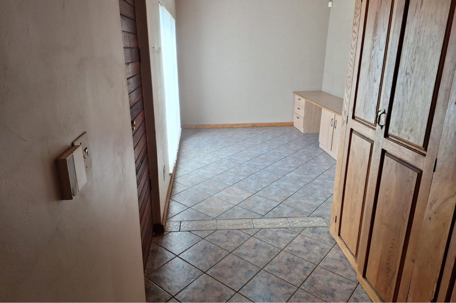 4 Bedroom Property for Sale in Vanderbijlpark SE 7 Gauteng