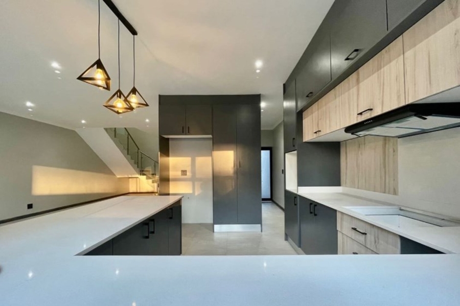 3 Bedroom Property for Sale in Bryanston Gauteng