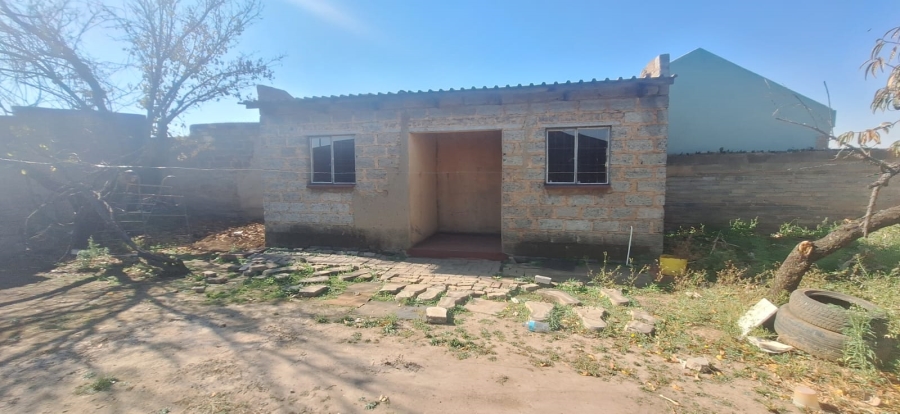 2 Bedroom Property for Sale in Makulong Gauteng
