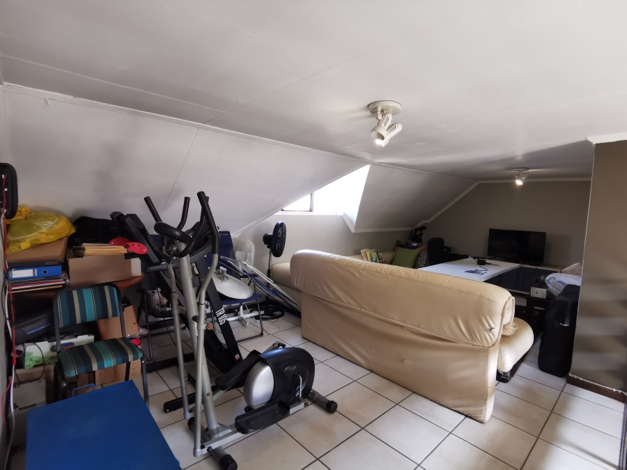 2 Bedroom Property for Sale in Kosmosdal Gauteng