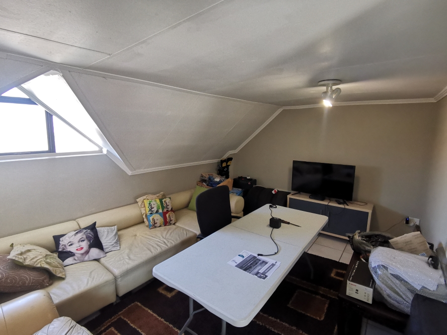 2 Bedroom Property for Sale in Kosmosdal Gauteng