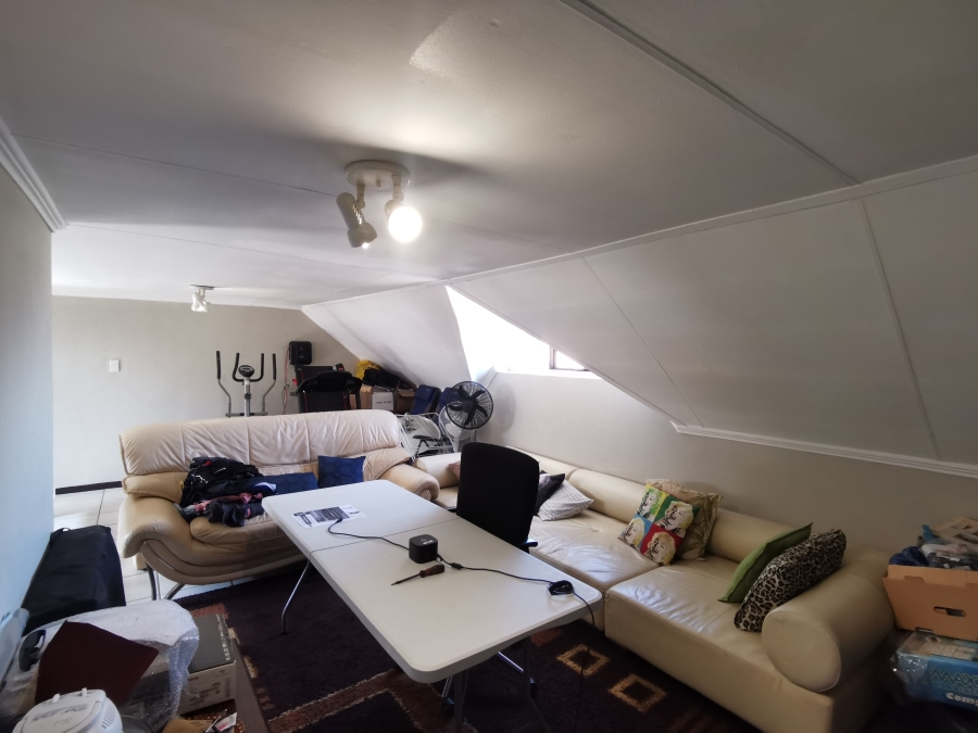 2 Bedroom Property for Sale in Kosmosdal Gauteng