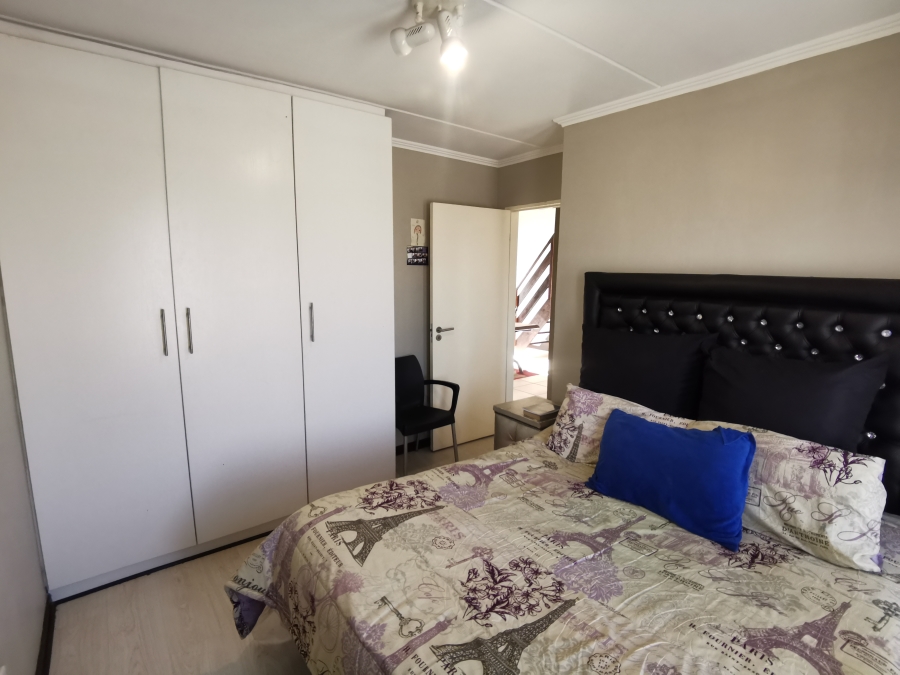2 Bedroom Property for Sale in Kosmosdal Gauteng