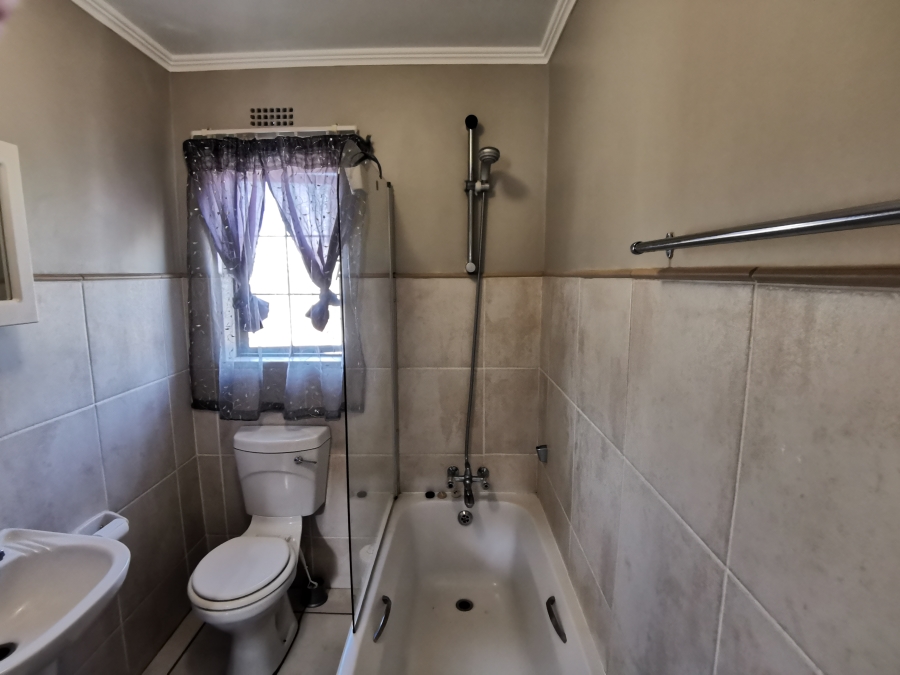 2 Bedroom Property for Sale in Kosmosdal Gauteng