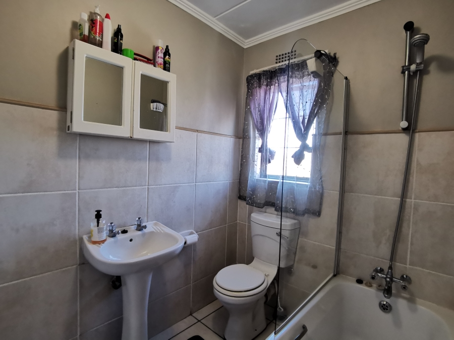 2 Bedroom Property for Sale in Kosmosdal Gauteng