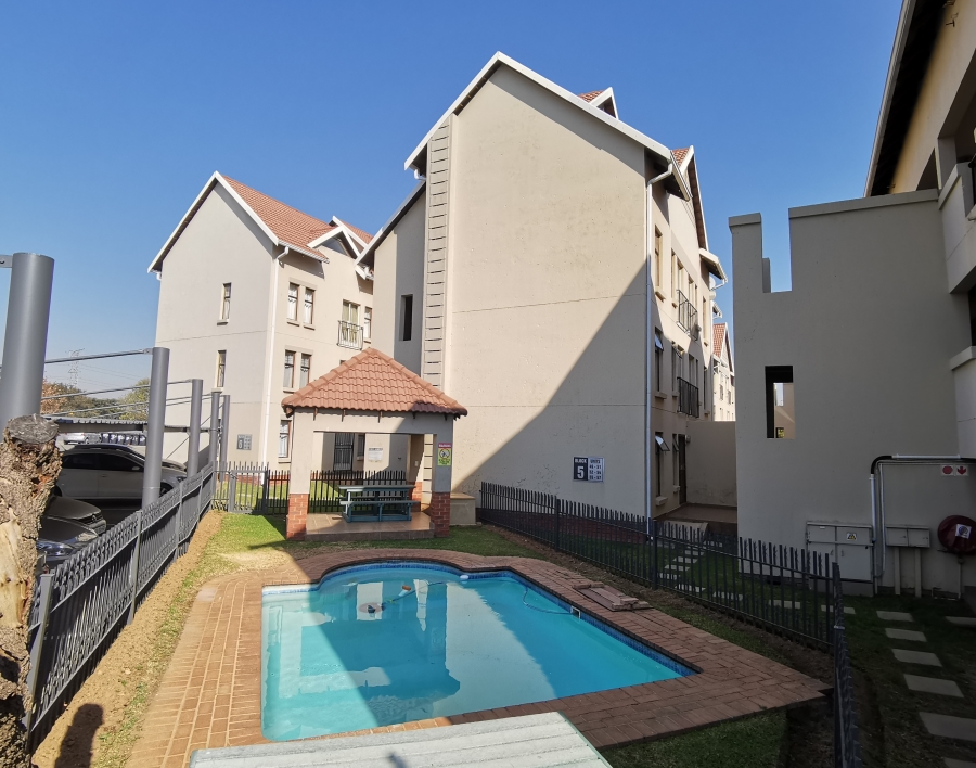 2 Bedroom Property for Sale in Kosmosdal Gauteng