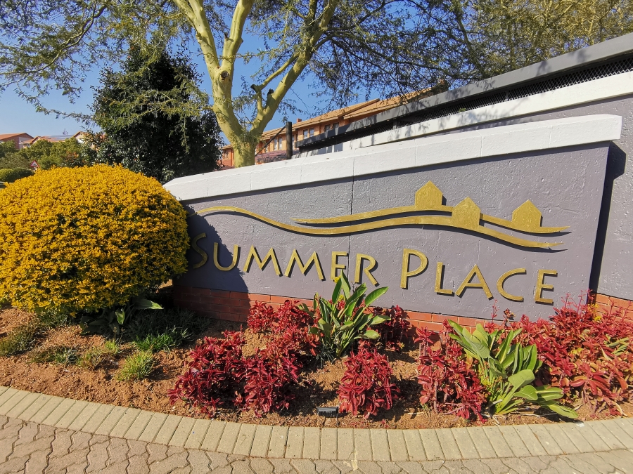 2 Bedroom Property for Sale in Kosmosdal Gauteng