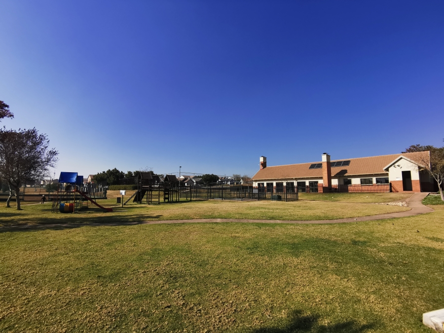 2 Bedroom Property for Sale in Kosmosdal Gauteng