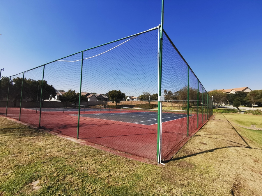 2 Bedroom Property for Sale in Kosmosdal Gauteng