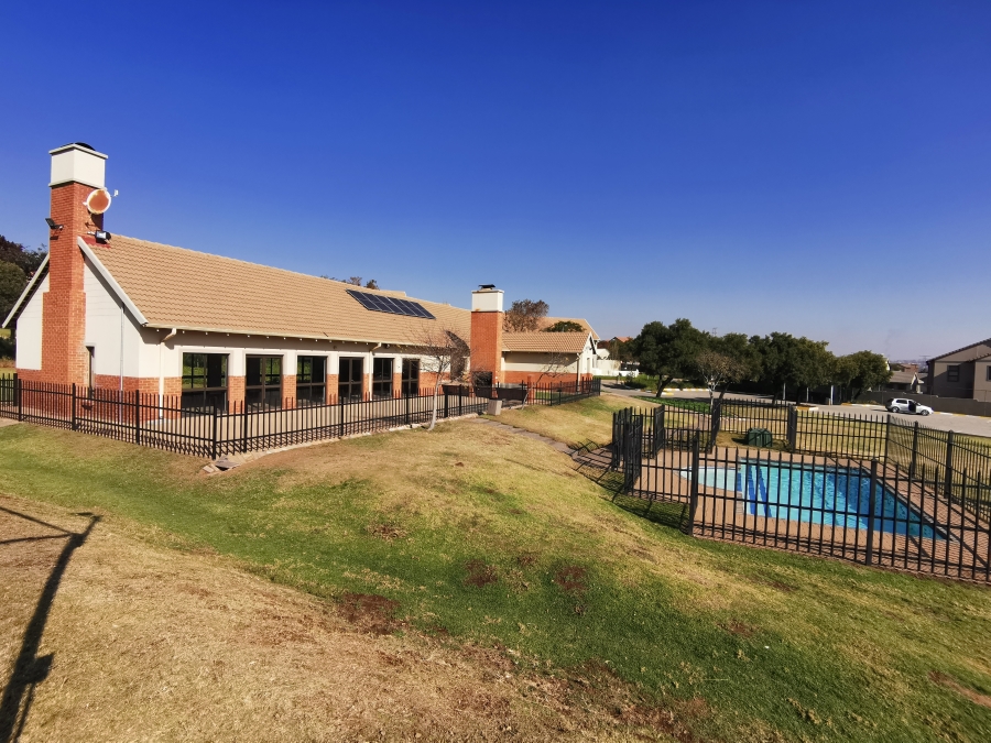 2 Bedroom Property for Sale in Kosmosdal Gauteng