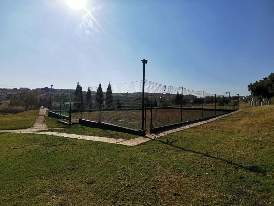 2 Bedroom Property for Sale in Kosmosdal Gauteng