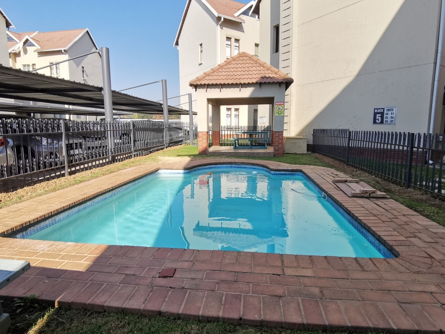 2 Bedroom Property for Sale in Kosmosdal Gauteng