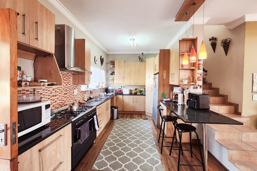 5 Bedroom Property for Sale in Valhalla Gauteng