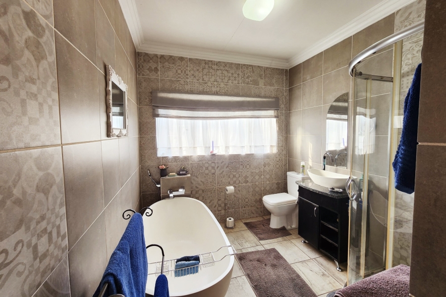 5 Bedroom Property for Sale in Valhalla Gauteng
