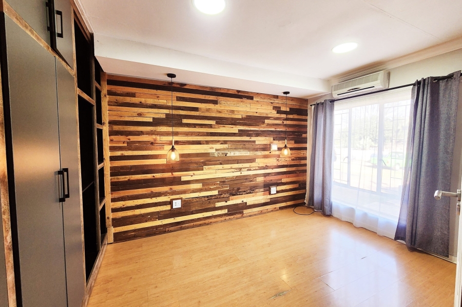 5 Bedroom Property for Sale in Valhalla Gauteng
