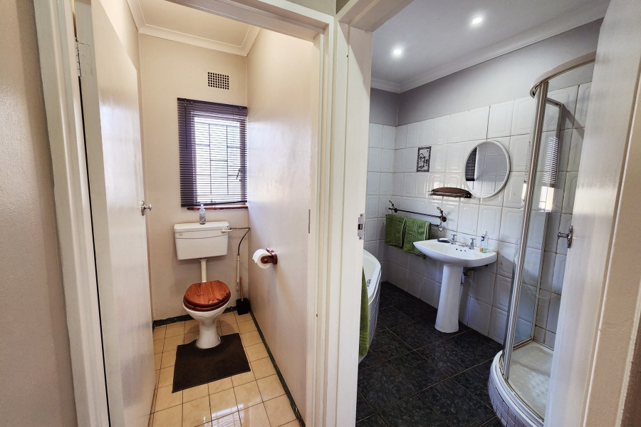 5 Bedroom Property for Sale in Valhalla Gauteng