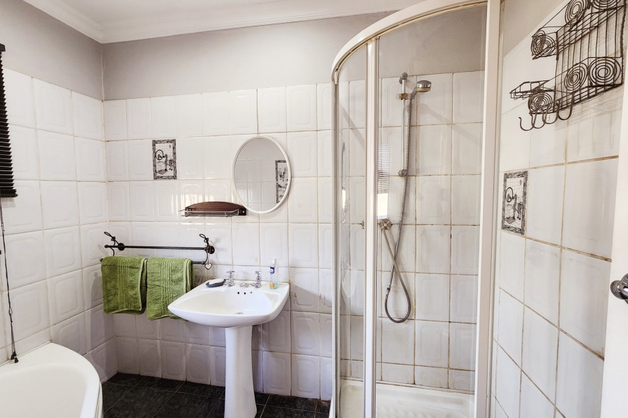 5 Bedroom Property for Sale in Valhalla Gauteng