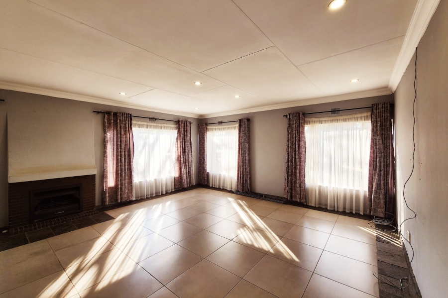 5 Bedroom Property for Sale in Valhalla Gauteng