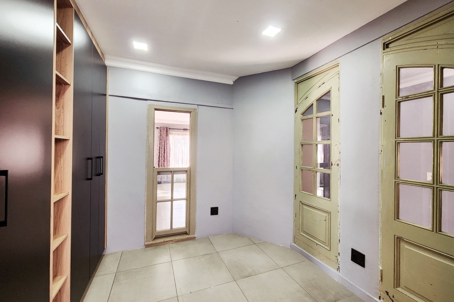 5 Bedroom Property for Sale in Valhalla Gauteng