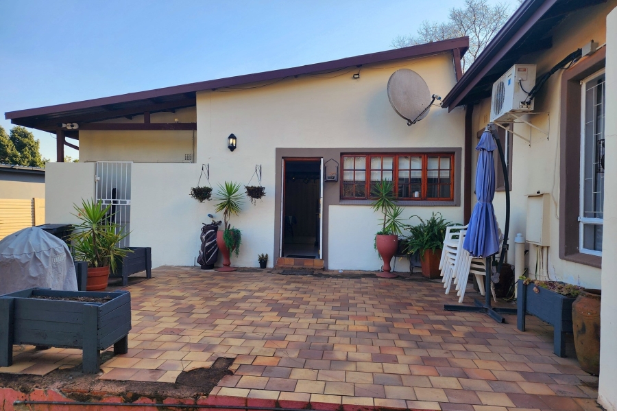 5 Bedroom Property for Sale in Valhalla Gauteng