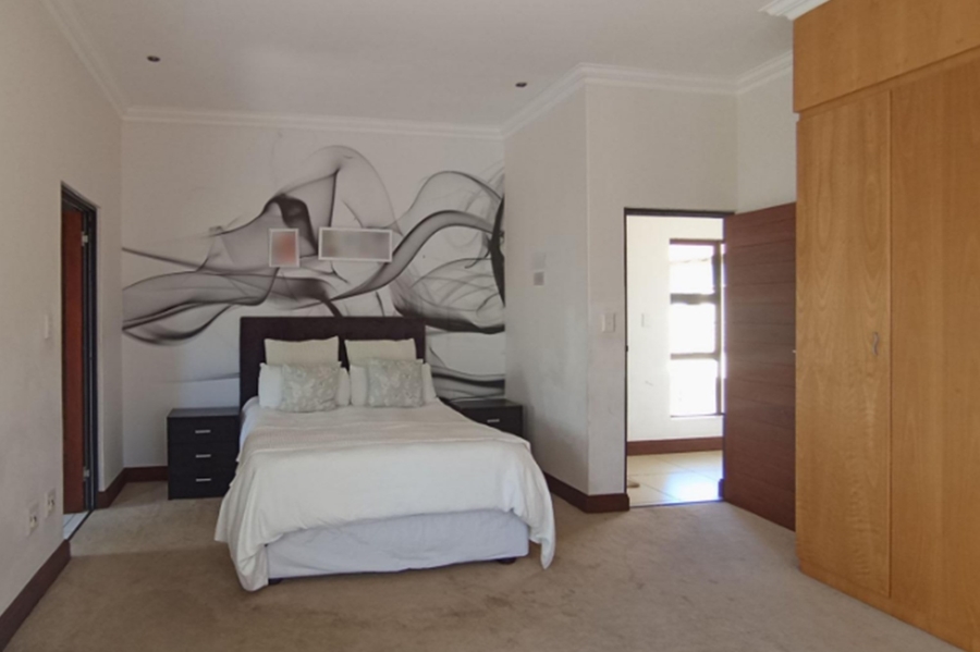 5 Bedroom Property for Sale in Mooikloof Gauteng