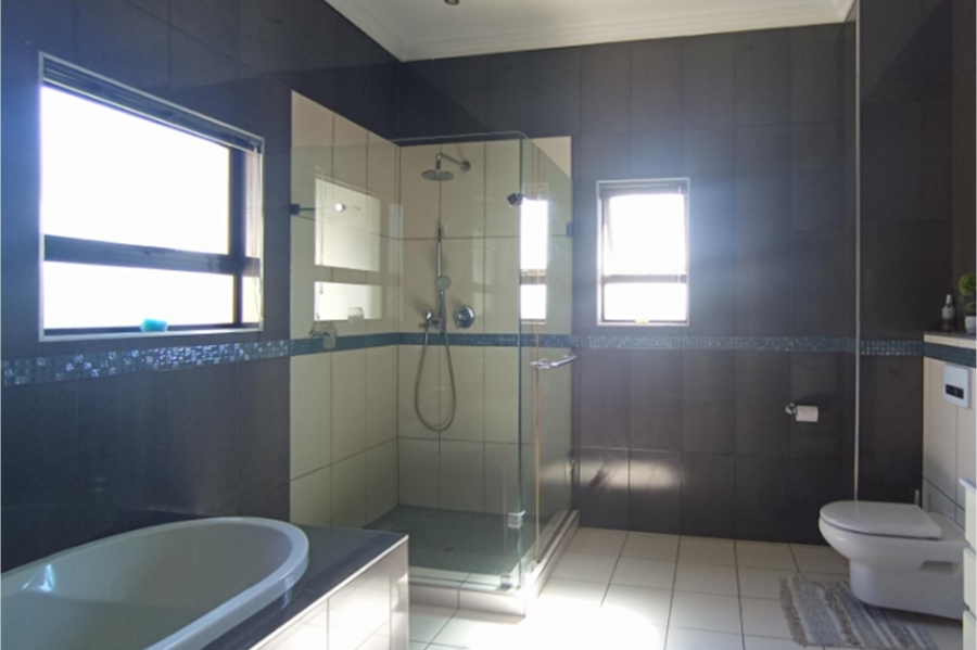 5 Bedroom Property for Sale in Mooikloof Gauteng