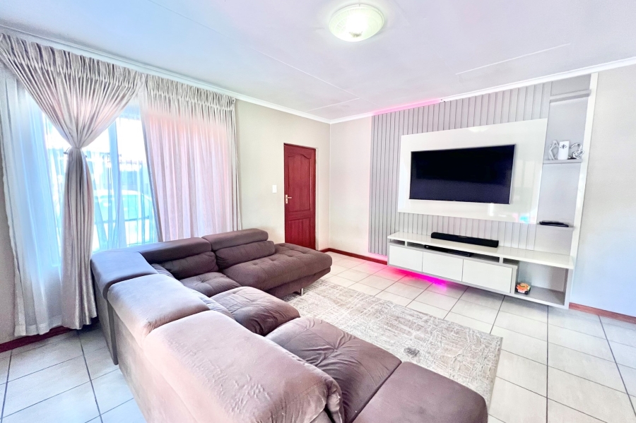 To Let 3 Bedroom Property for Rent in Noordwyk Gauteng
