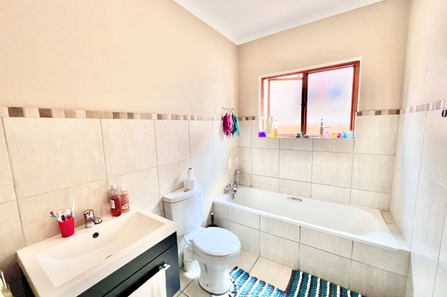 To Let 3 Bedroom Property for Rent in Noordwyk Gauteng