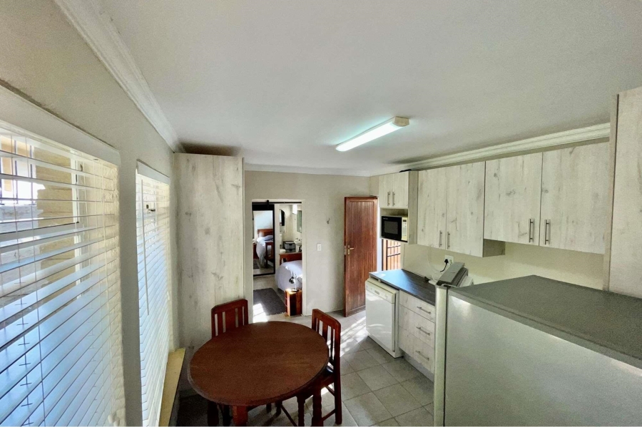To Let 1 Bedroom Property for Rent in Emmarentia Gauteng