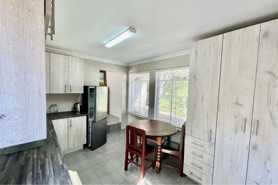 To Let 1 Bedroom Property for Rent in Emmarentia Gauteng
