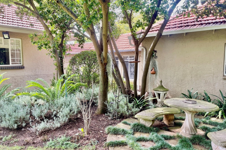To Let 1 Bedroom Property for Rent in Emmarentia Gauteng