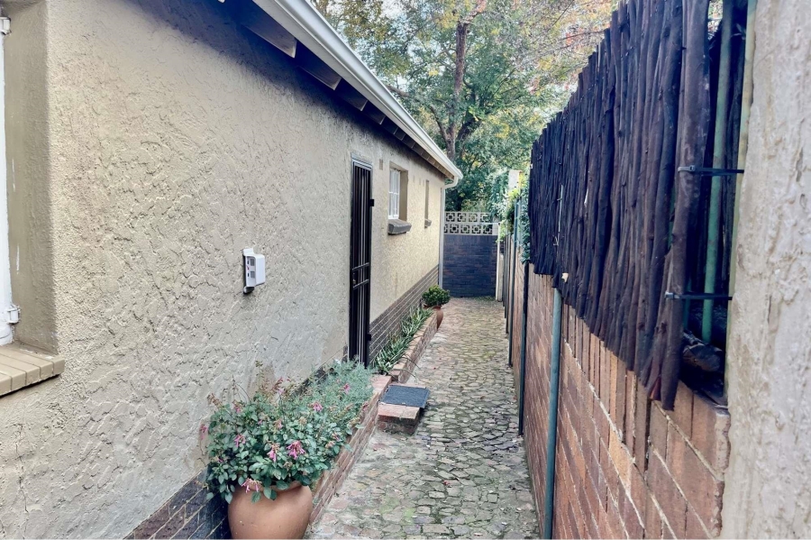 To Let 1 Bedroom Property for Rent in Emmarentia Gauteng