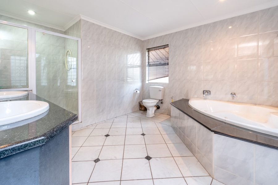 4 Bedroom Property for Sale in Paulshof Gauteng