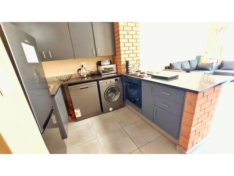 2 Bedroom Property for Sale in Vorna Valley Gauteng
