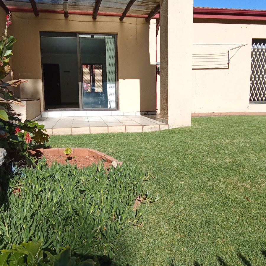 1 Bedroom Property for Sale in Roodekrans Gauteng