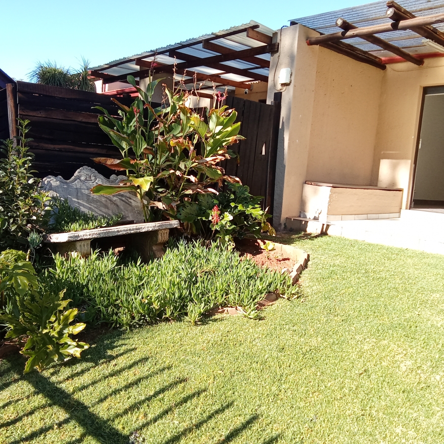 1 Bedroom Property for Sale in Roodekrans Gauteng