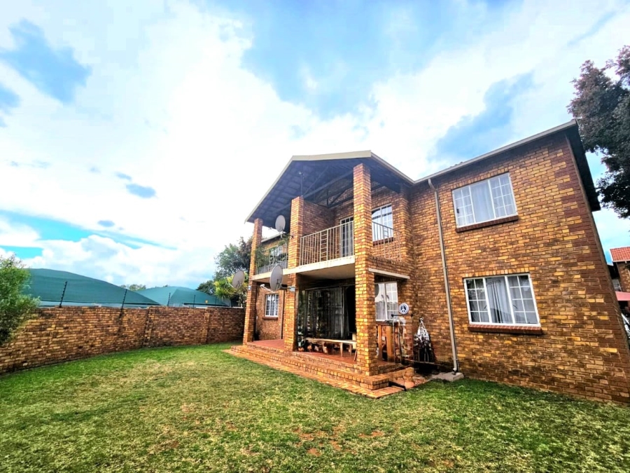 To Let 1 Bedroom Property for Rent in Die Hoewes Gauteng