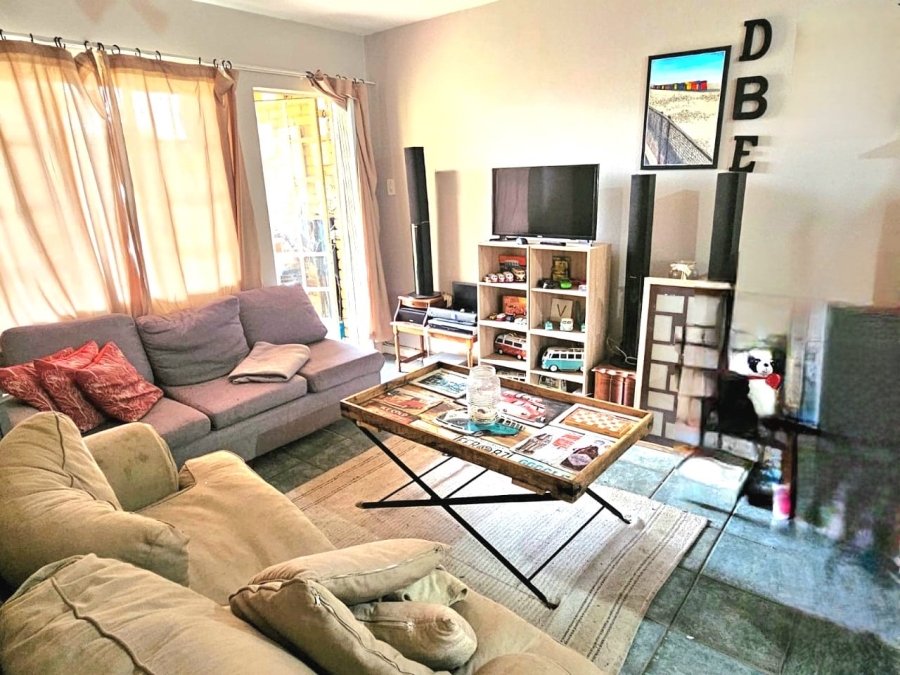 To Let 1 Bedroom Property for Rent in Die Hoewes Gauteng