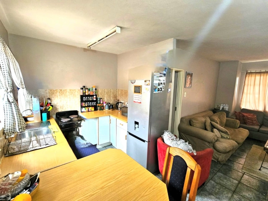 To Let 1 Bedroom Property for Rent in Die Hoewes Gauteng