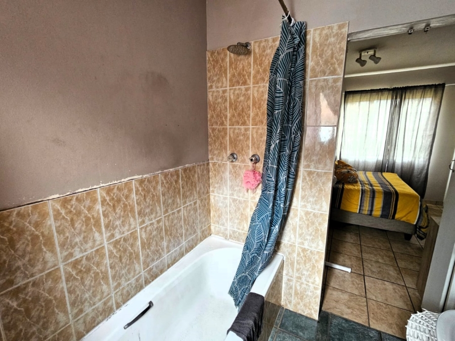 To Let 1 Bedroom Property for Rent in Die Hoewes Gauteng