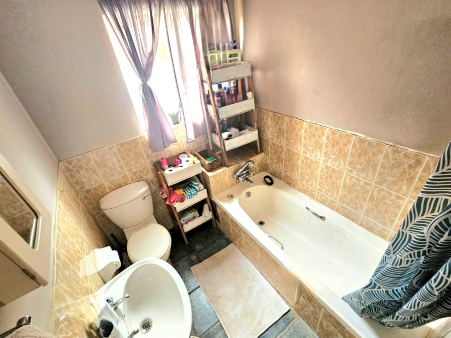 To Let 1 Bedroom Property for Rent in Die Hoewes Gauteng