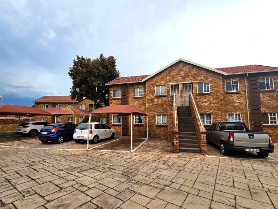 To Let 1 Bedroom Property for Rent in Die Hoewes Gauteng