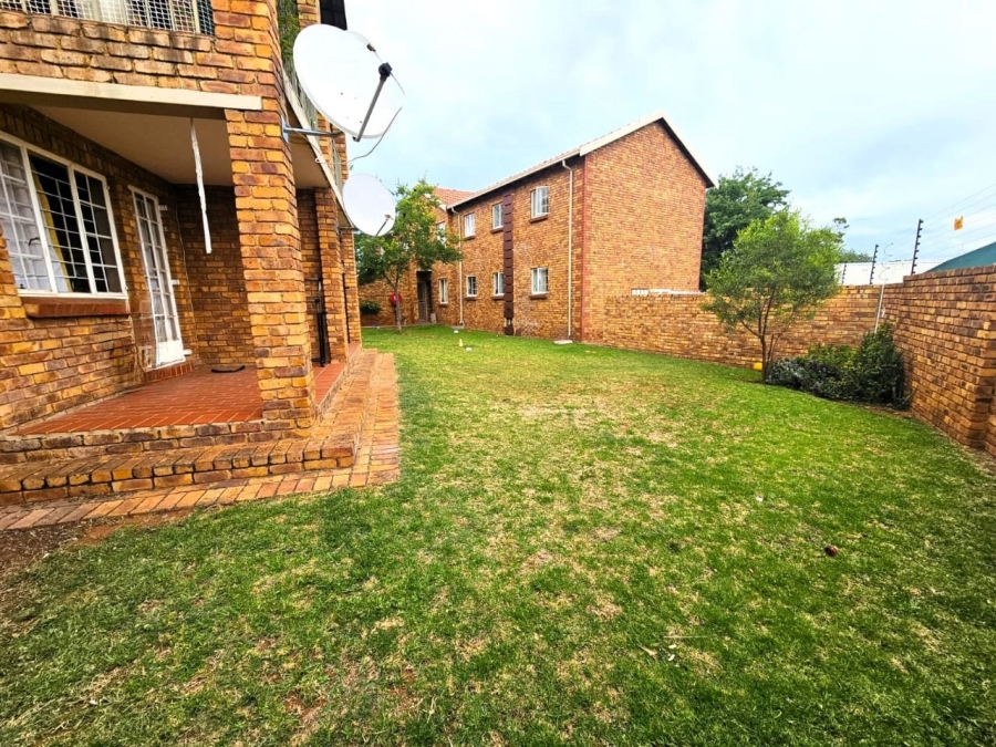 To Let 1 Bedroom Property for Rent in Die Hoewes Gauteng