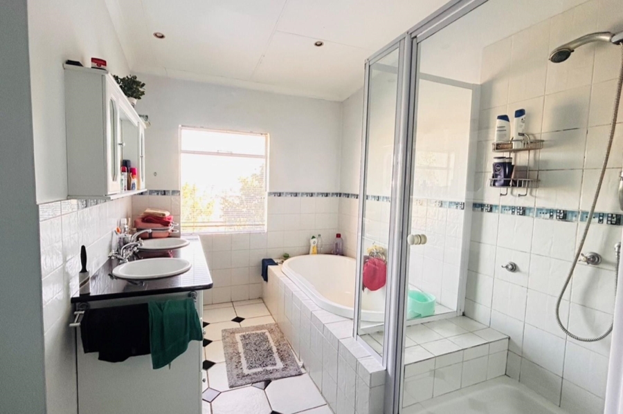 4 Bedroom Property for Sale in Lydiana Gauteng