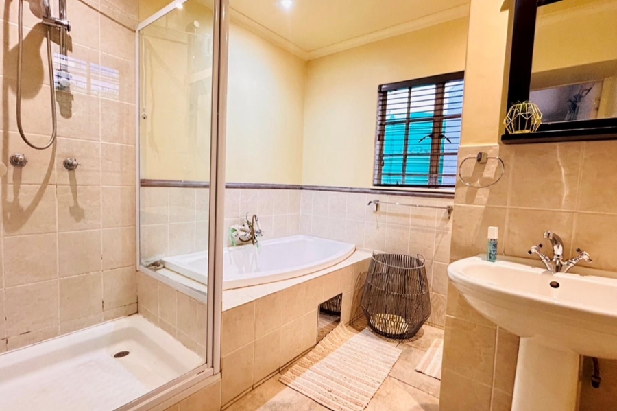 4 Bedroom Property for Sale in Lydiana Gauteng