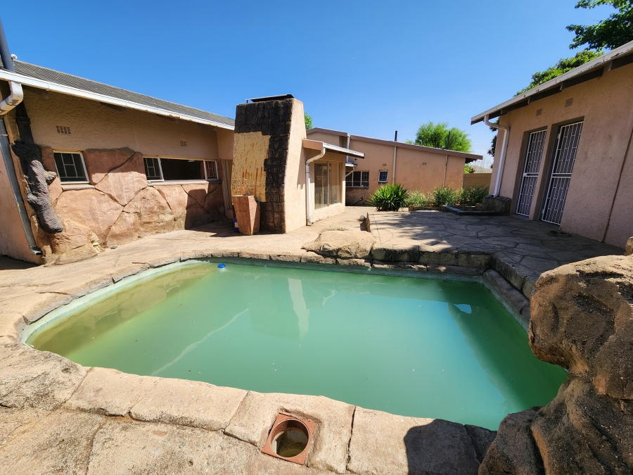 5 Bedroom Property for Sale in Rensburg Gauteng